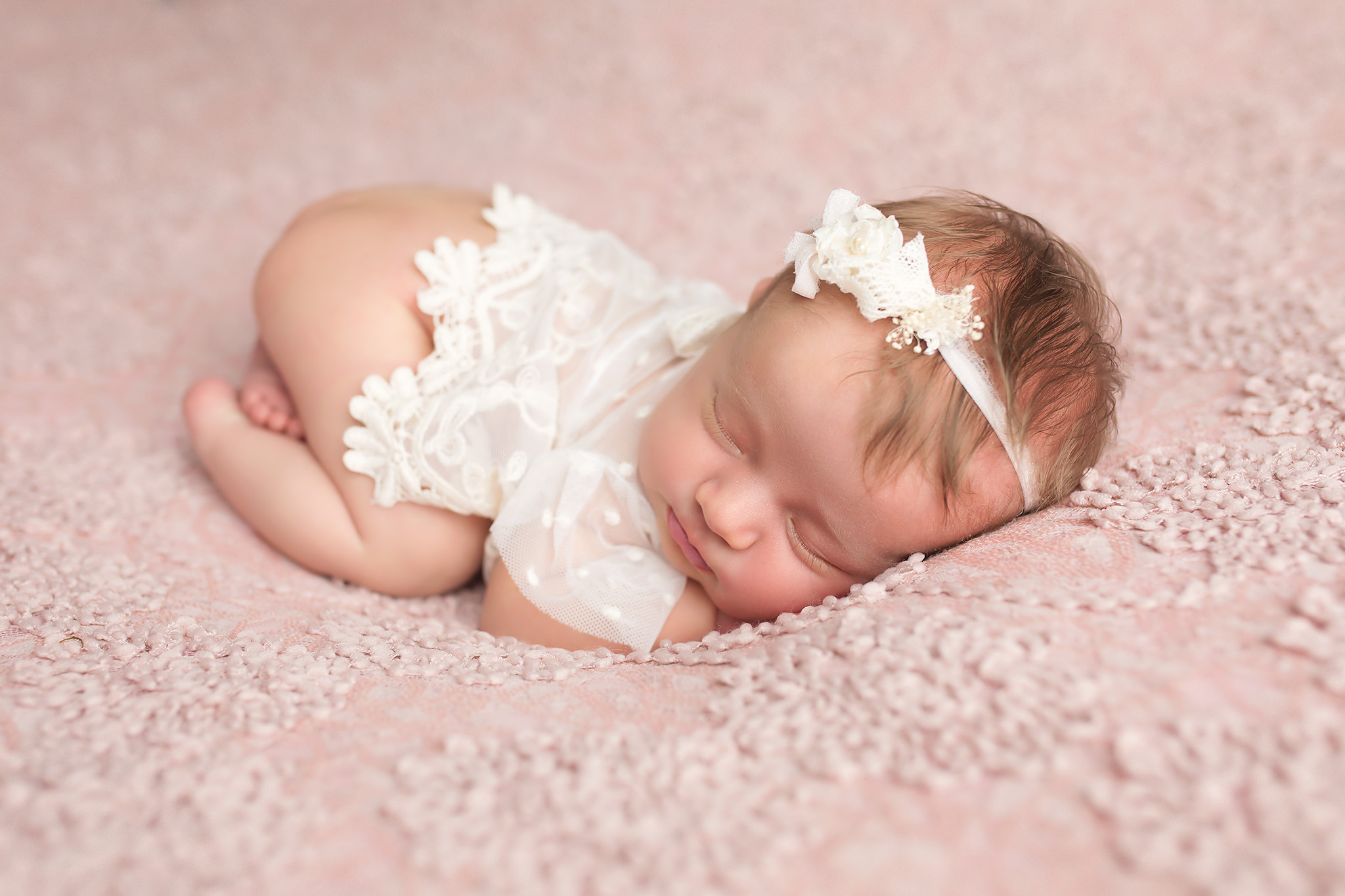 soothing fussy babies dallas newborn photographer