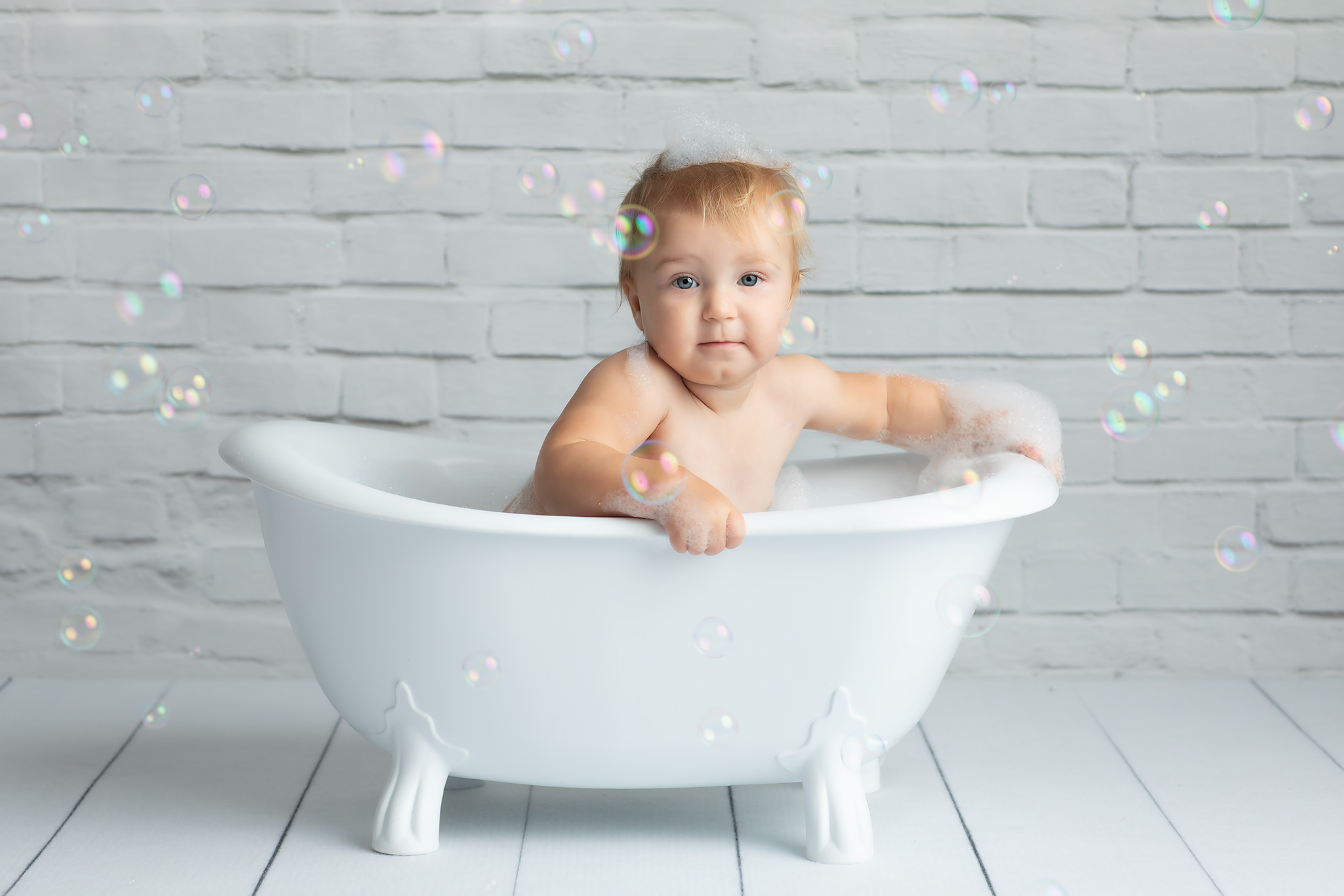 one year bubble bath photoshoot