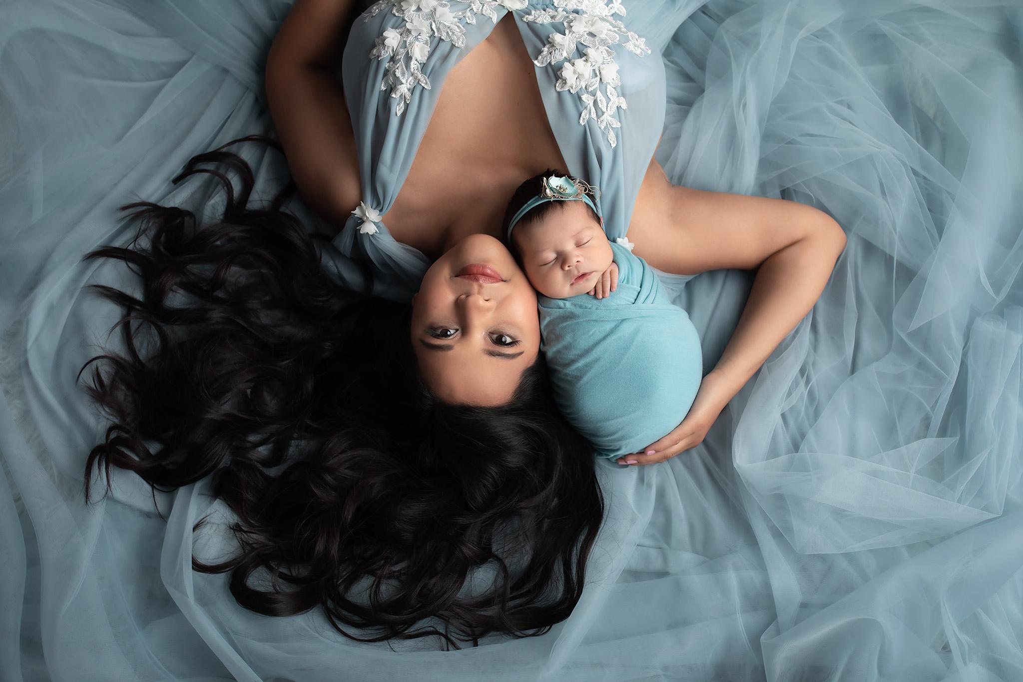 mom and newborn dallas photographer